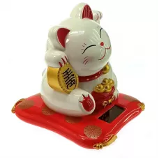 Кішка Манекі-неко велика махає лапкою на сонячній батареї 17х16х14 см білий, червоний (DN30730)