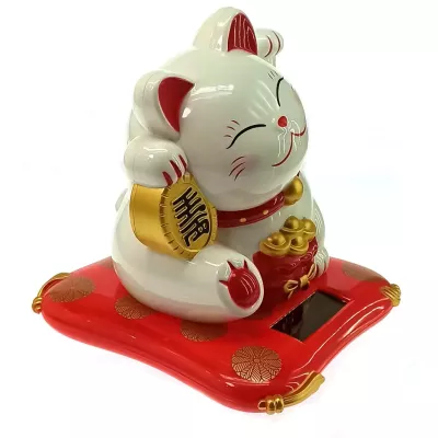 Кішка Манекі-неко велика махає лапкою на сонячній батареї 17х16х14 см білий, червоний (DN30730) Кішка Манекі-неко велика махає лапкою на сонячній батареї 17х16х14 см білий, червоний (DN30730)